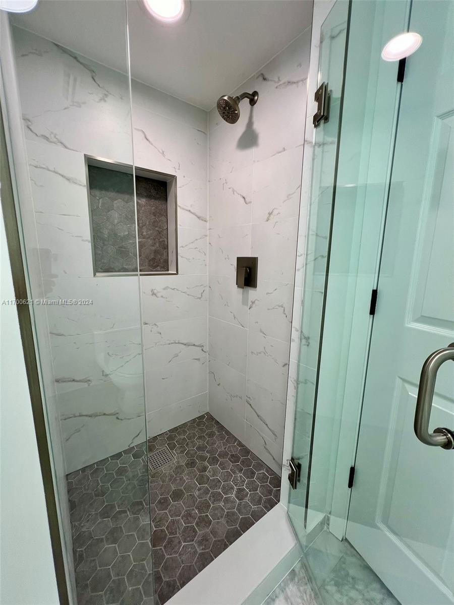 17275 Collins Ave # 302