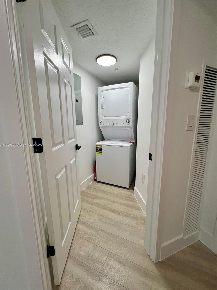 17275 Collins Ave # 302