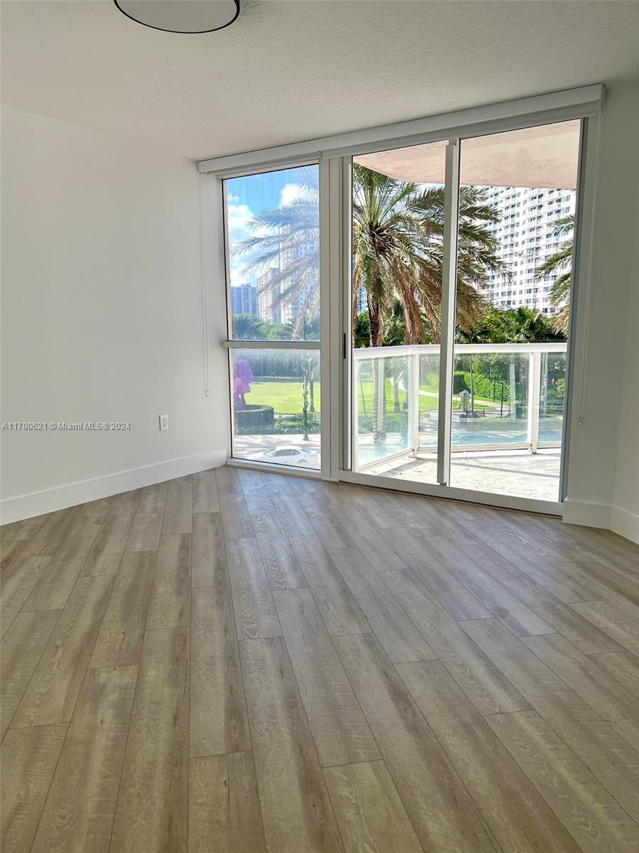 17275 Collins Ave # 302