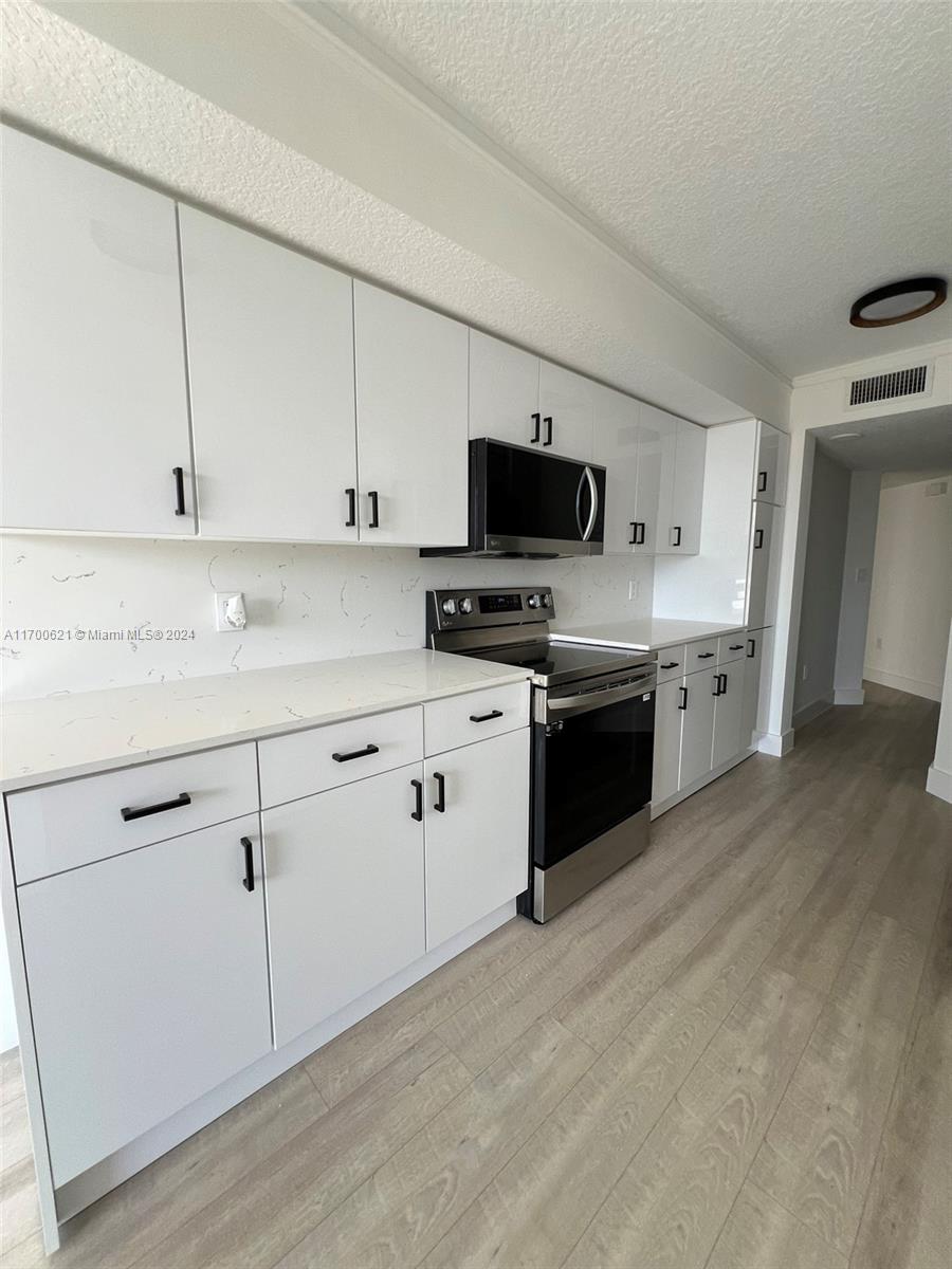 17275 Collins Ave # 302