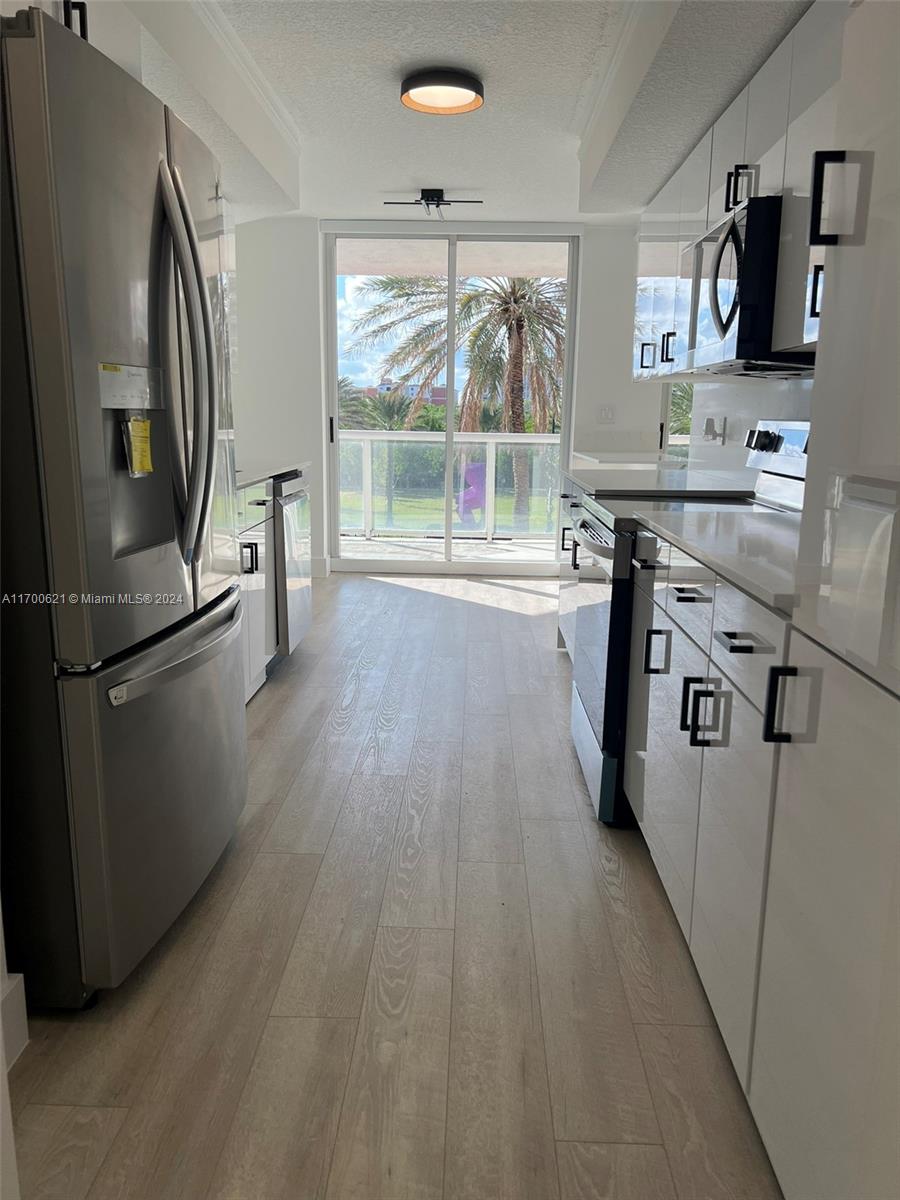 17275 Collins Ave # 302