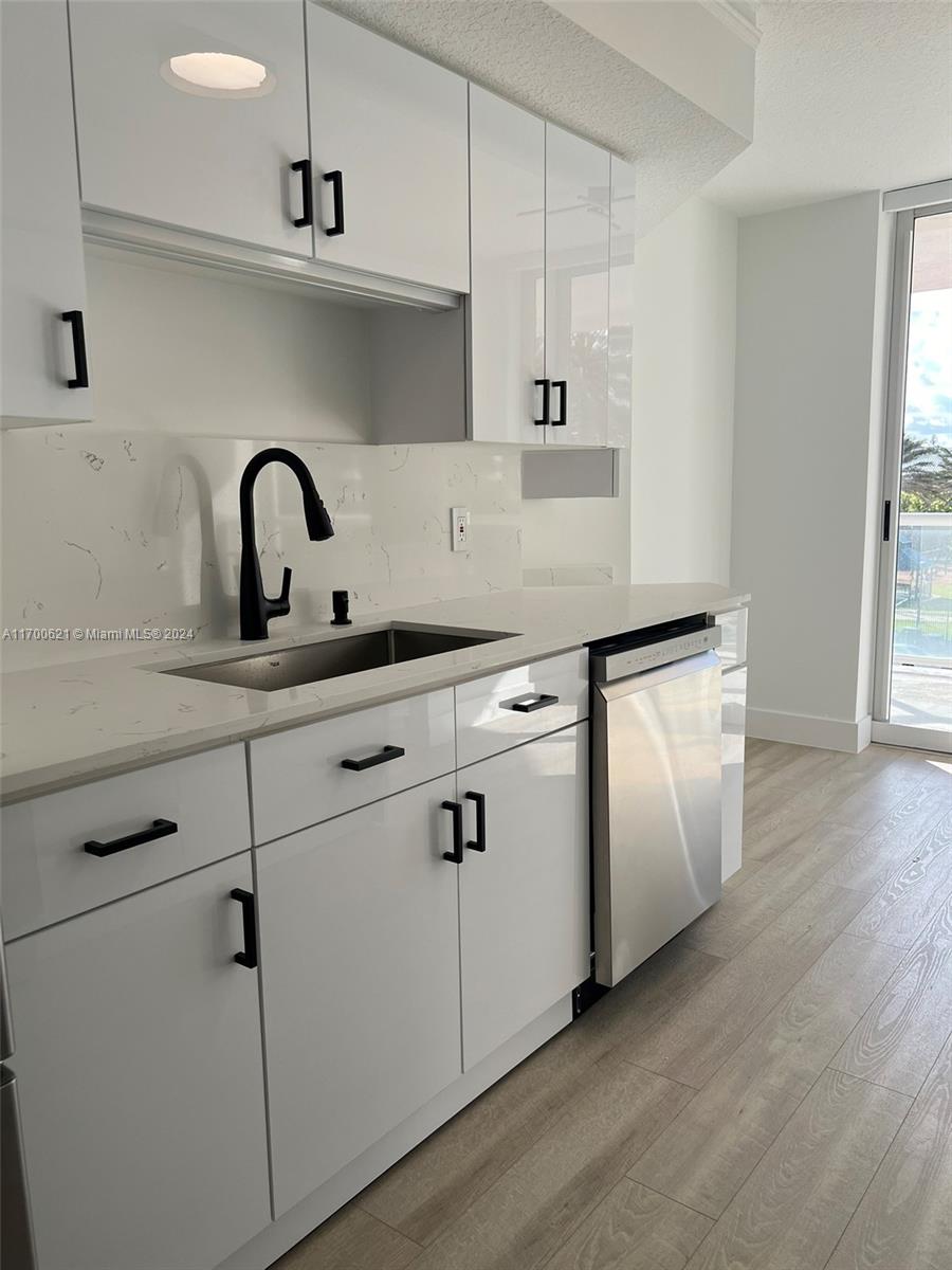 17275 Collins Ave # 302