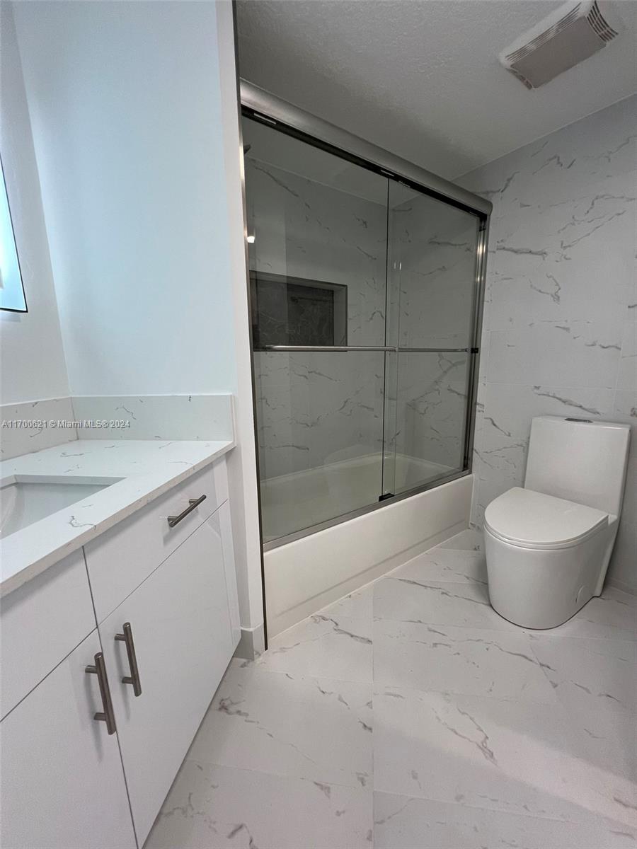 17275 Collins Ave # 302