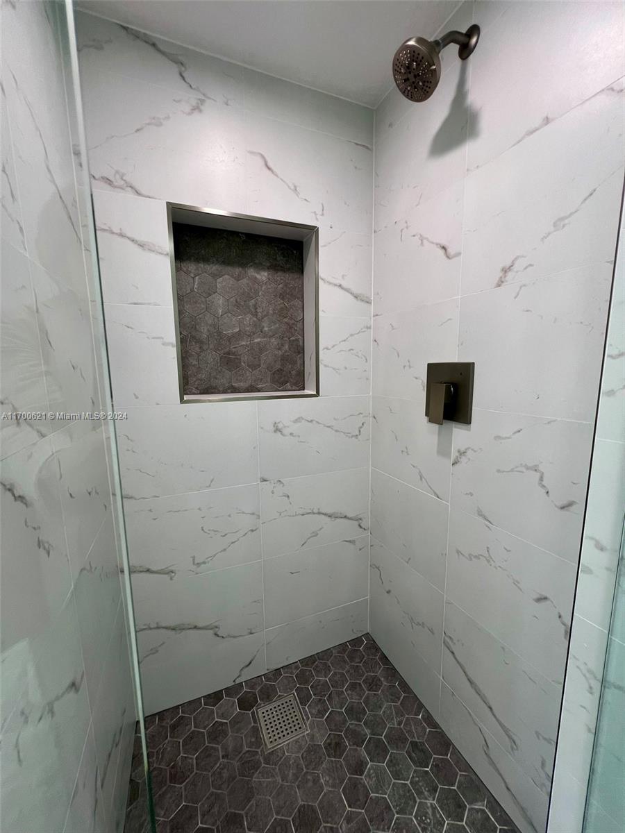 17275 Collins Ave # 302