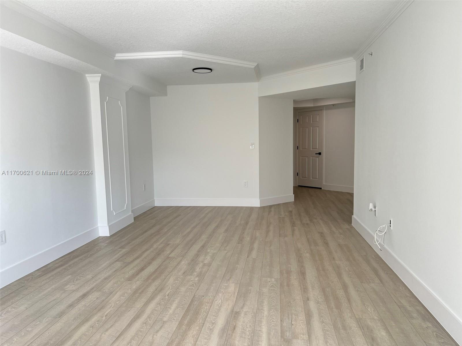 17275 Collins Ave # 302