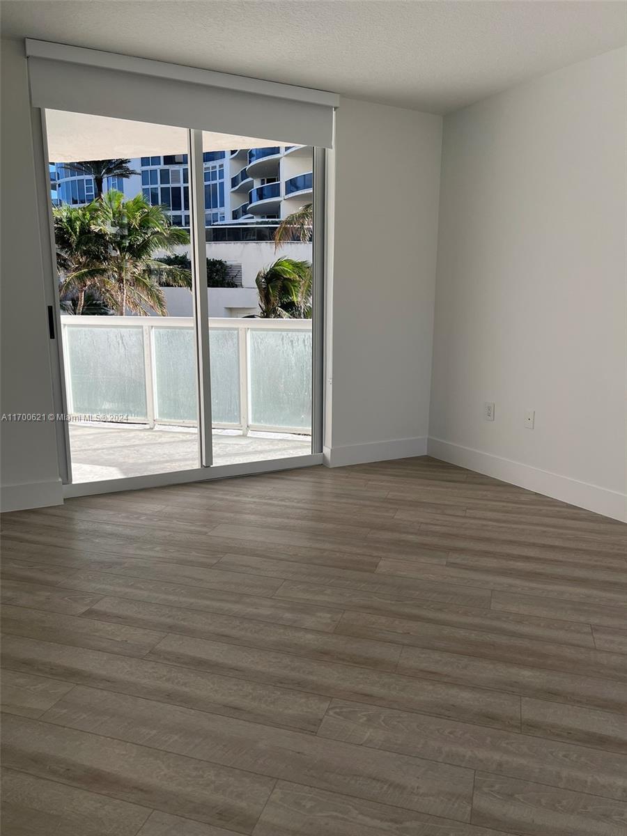 17275 Collins Ave # 302
