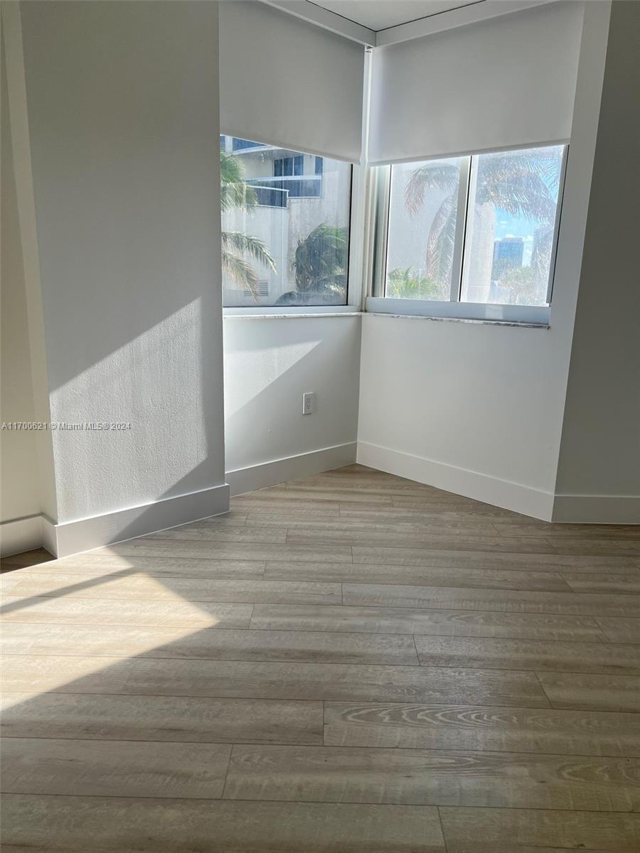 17275 Collins Ave # 302