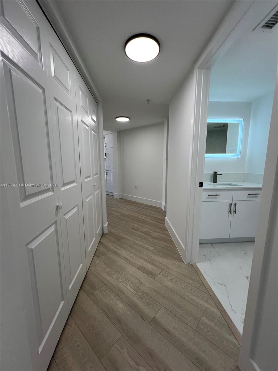 17275 Collins Ave # 302