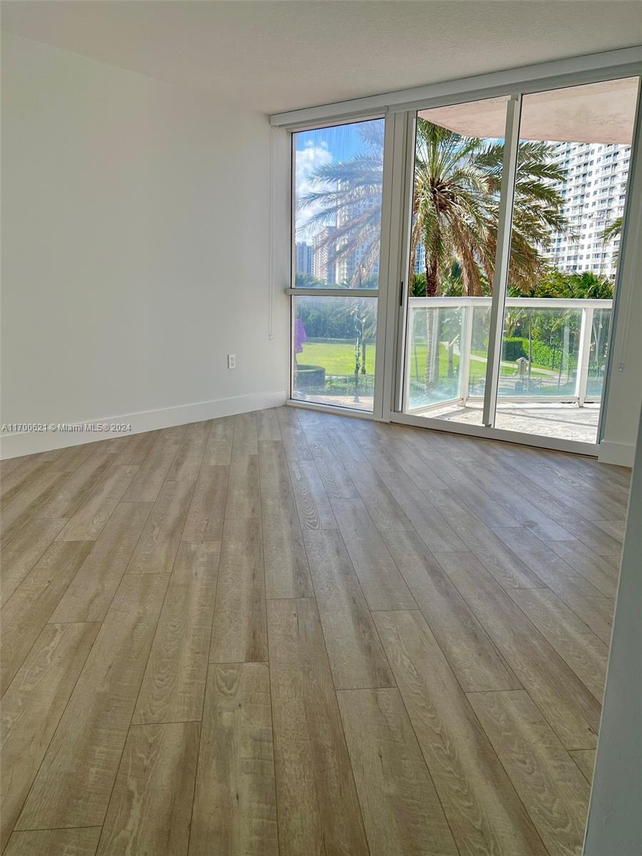 17275 Collins Ave # 302