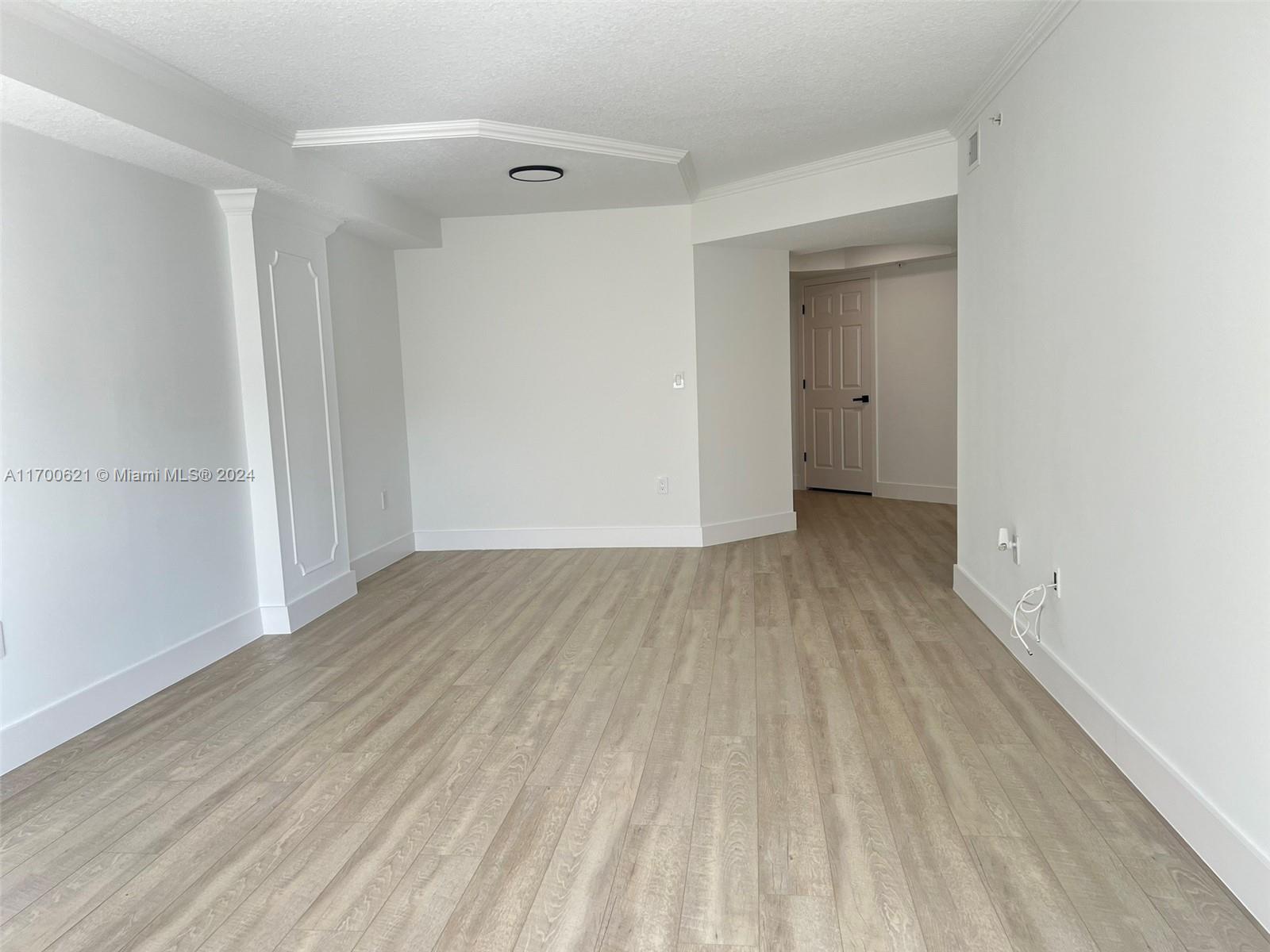 17275 Collins Ave # 302