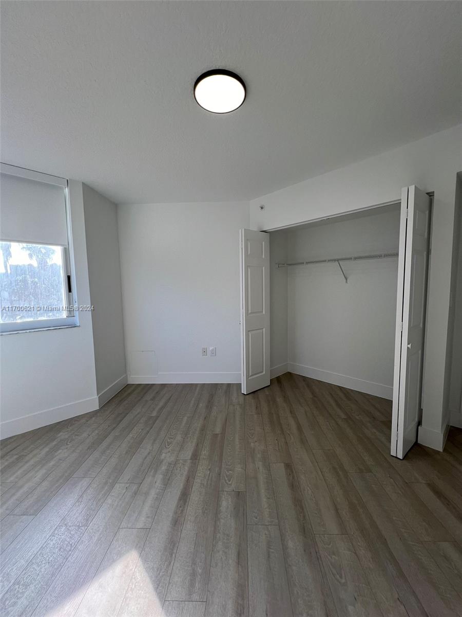 17275 Collins Ave # 302