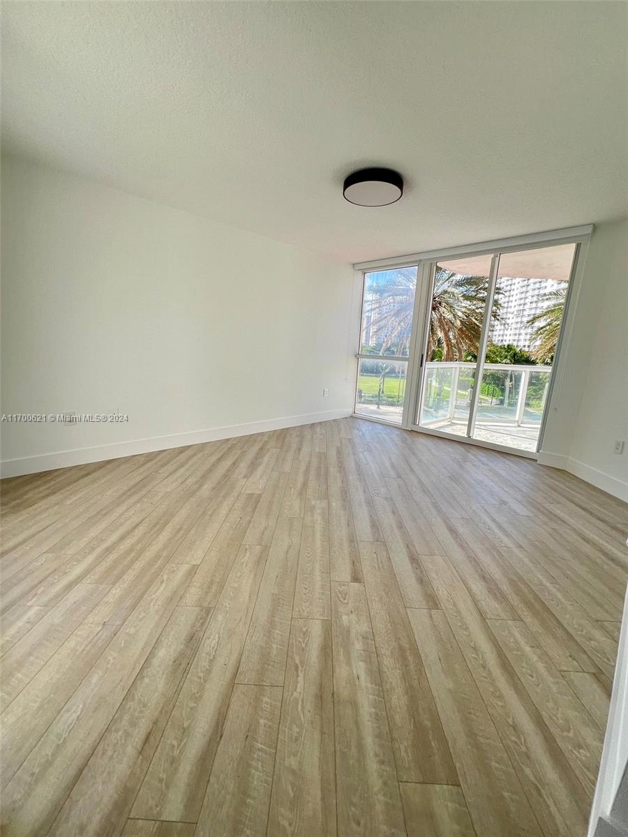 17275 Collins Ave # 302