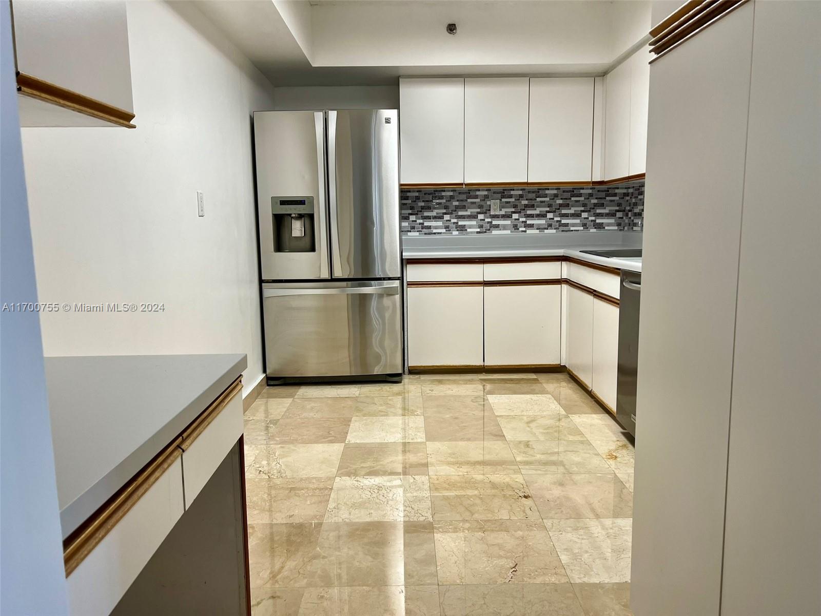 3600 Mystic Pointe Dr # 214