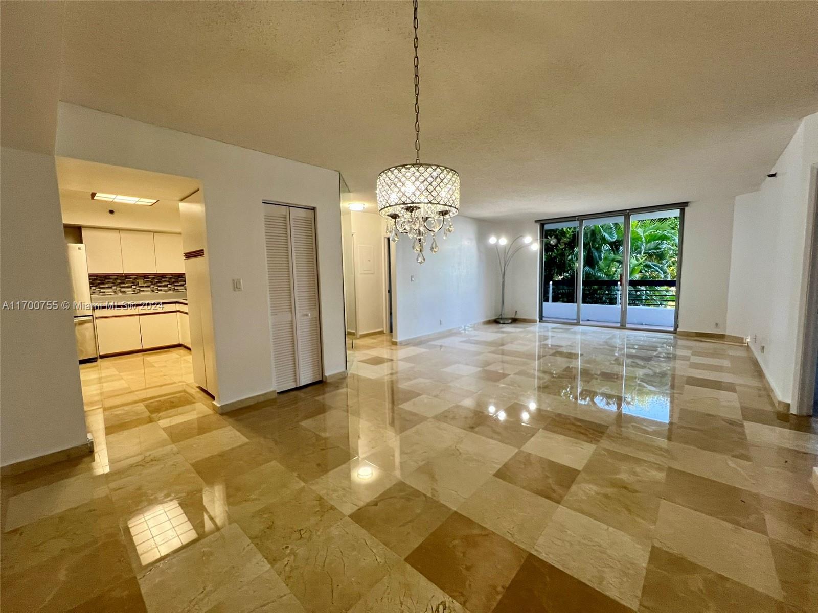 3600 Mystic Pointe Dr # 214