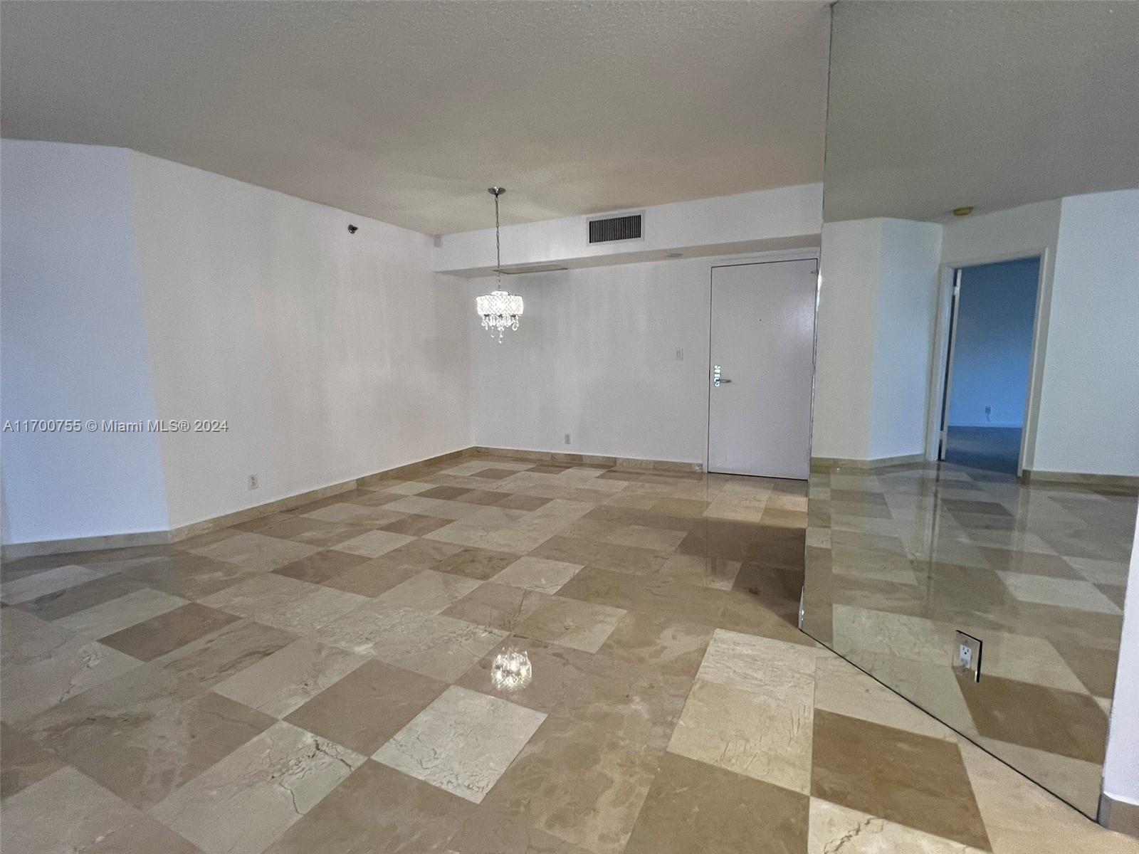 3600 Mystic Pointe Dr # 214