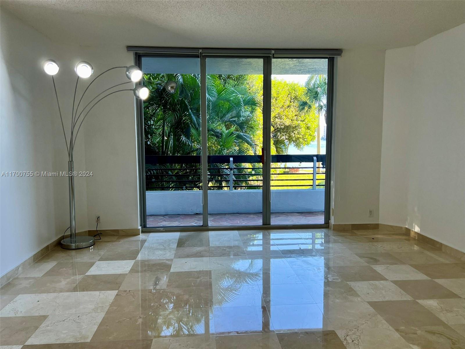 3600 Mystic Pointe Dr # 214