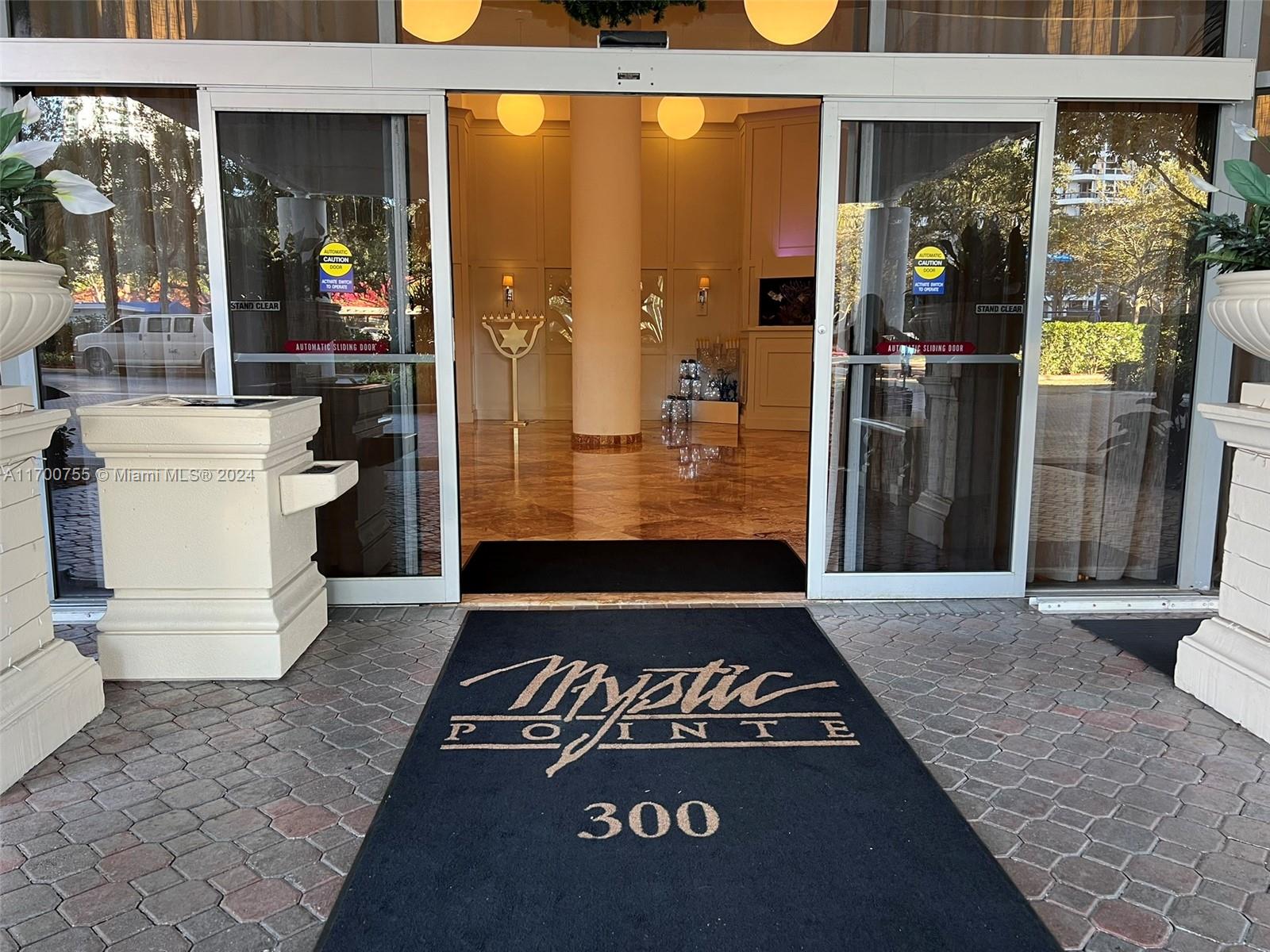 3600 Mystic Pointe Dr # 214