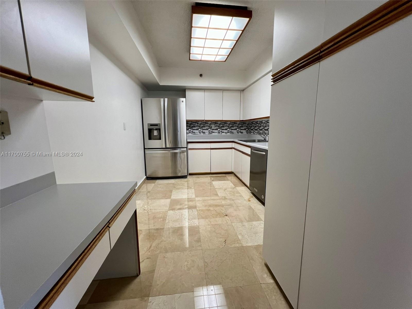 3600 Mystic Pointe Dr # 214