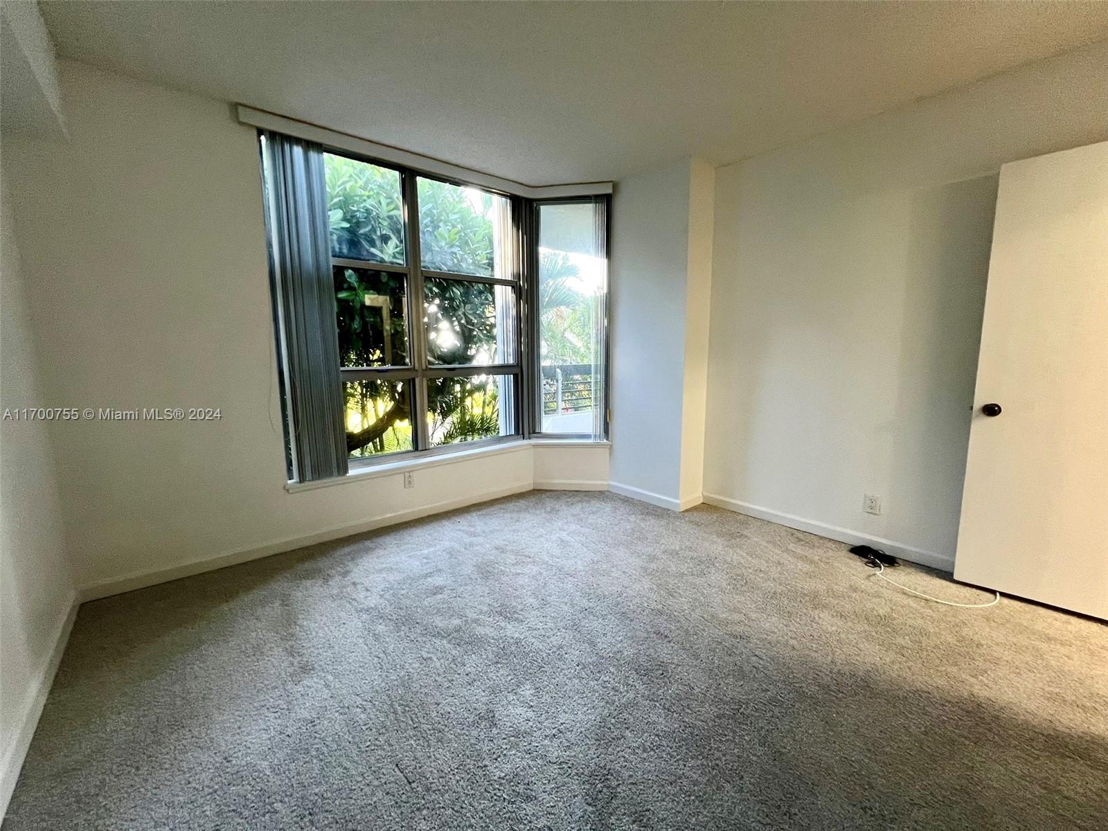 3600 Mystic Pointe Dr # 214