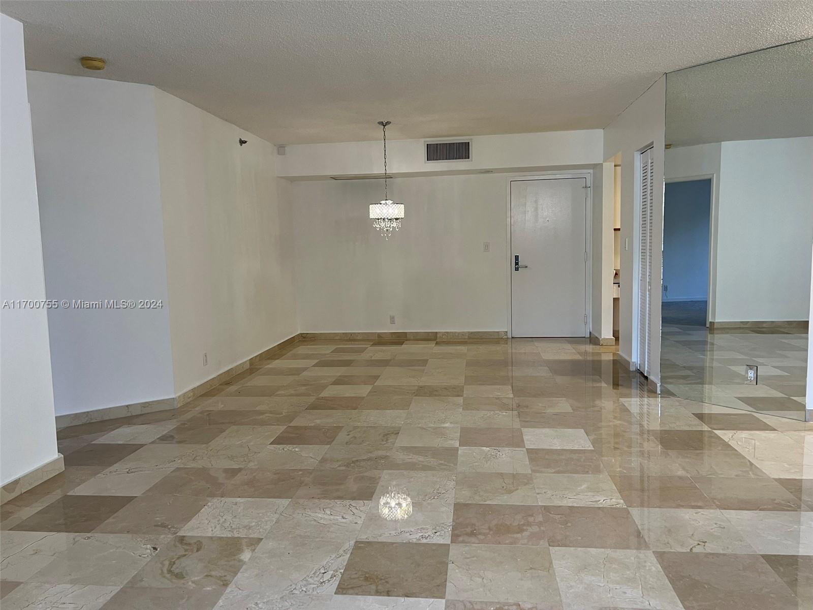 3600 Mystic Pointe Dr # 214