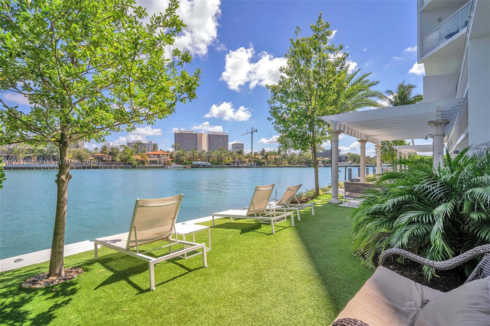9821 E Bay Harbor Dr # 501
