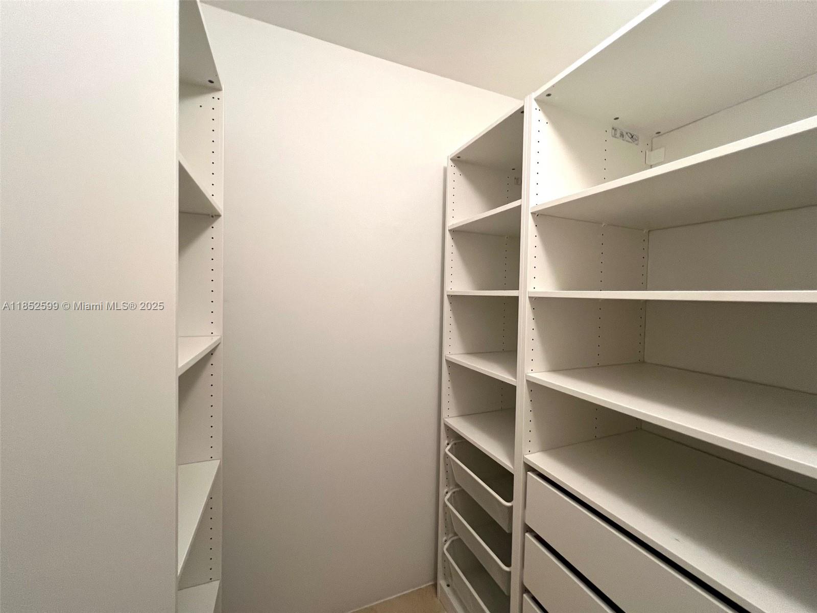 3131 NE 188th St # 606 Unit: 1-606