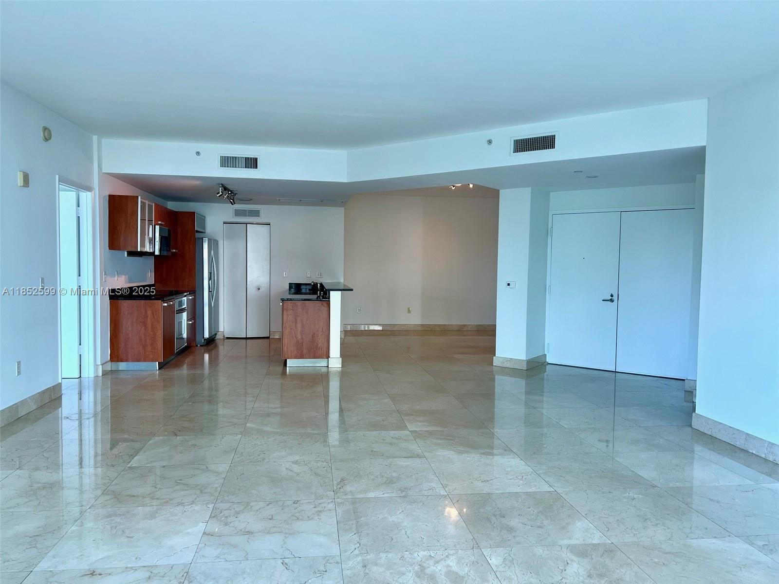 3131 NE 188th St # 606 Unit: 1-606