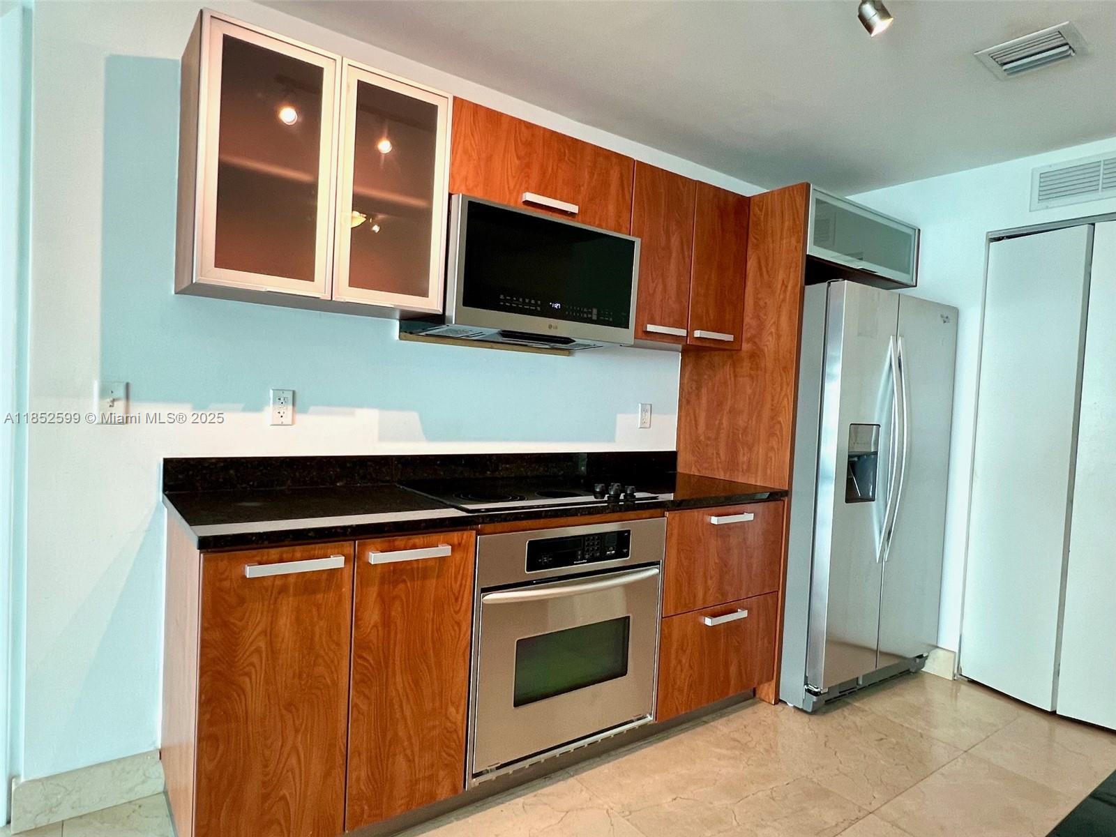 3131 NE 188th St # 606 Unit: 1-606