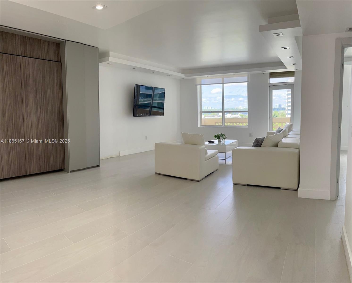 10185 Collins Ave # 902