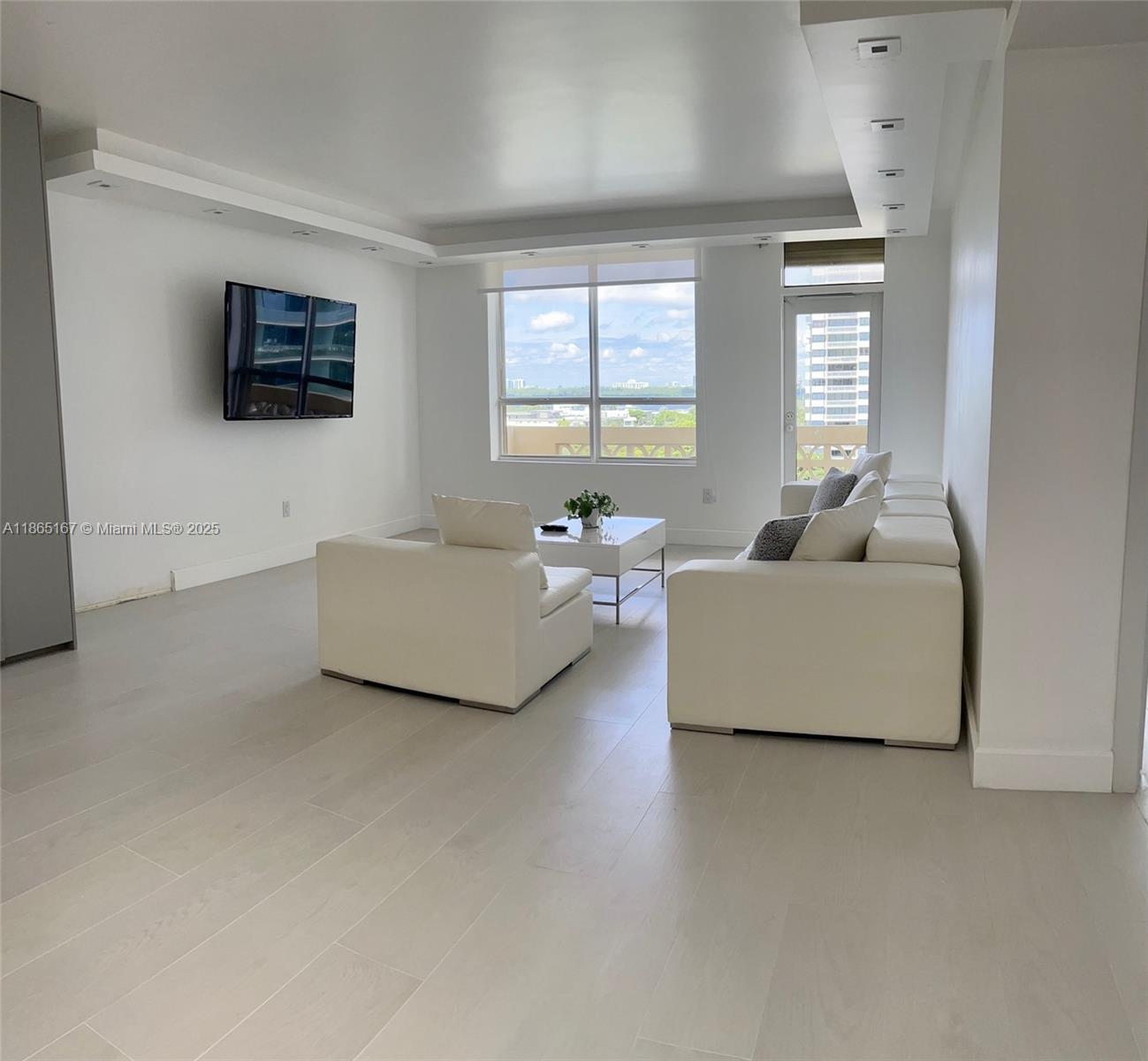 10185 Collins Ave # 902