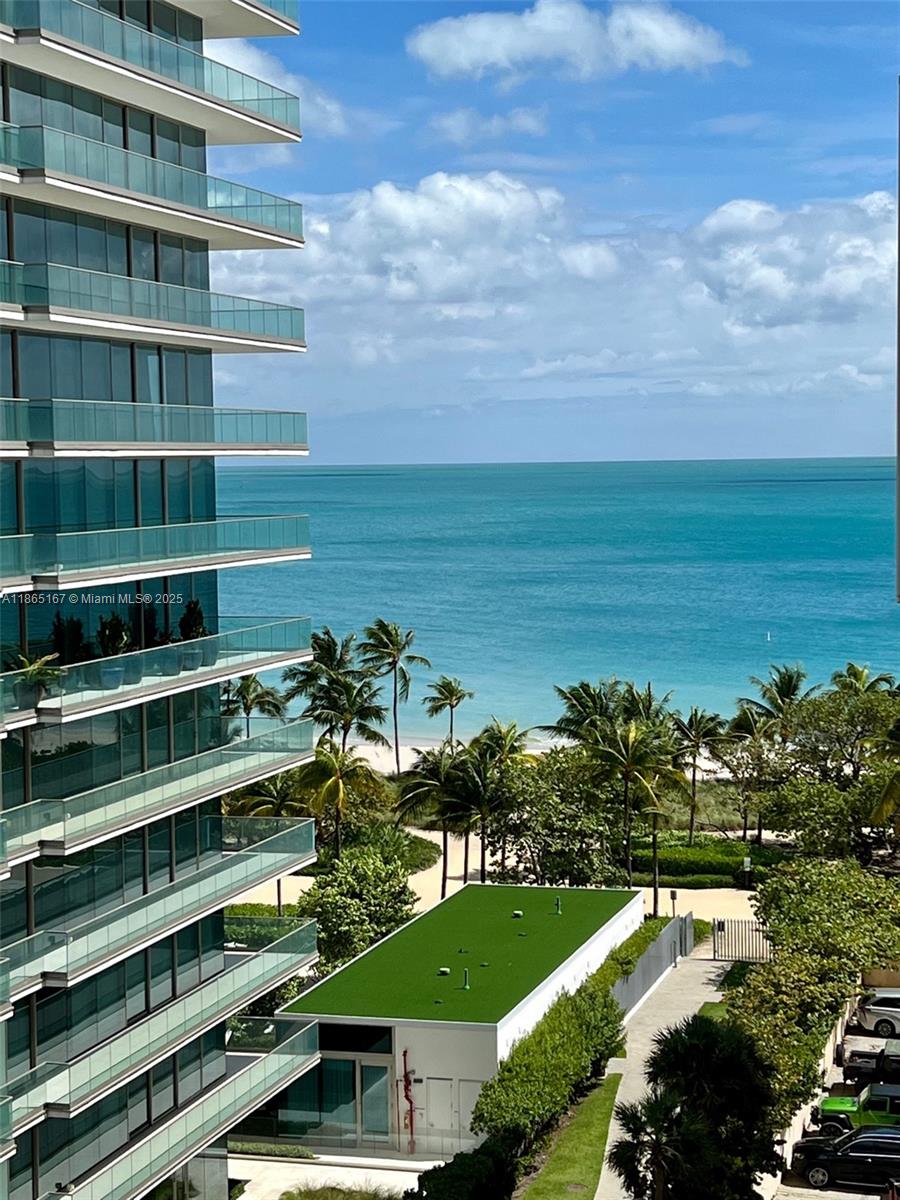 10185 Collins Ave # 902