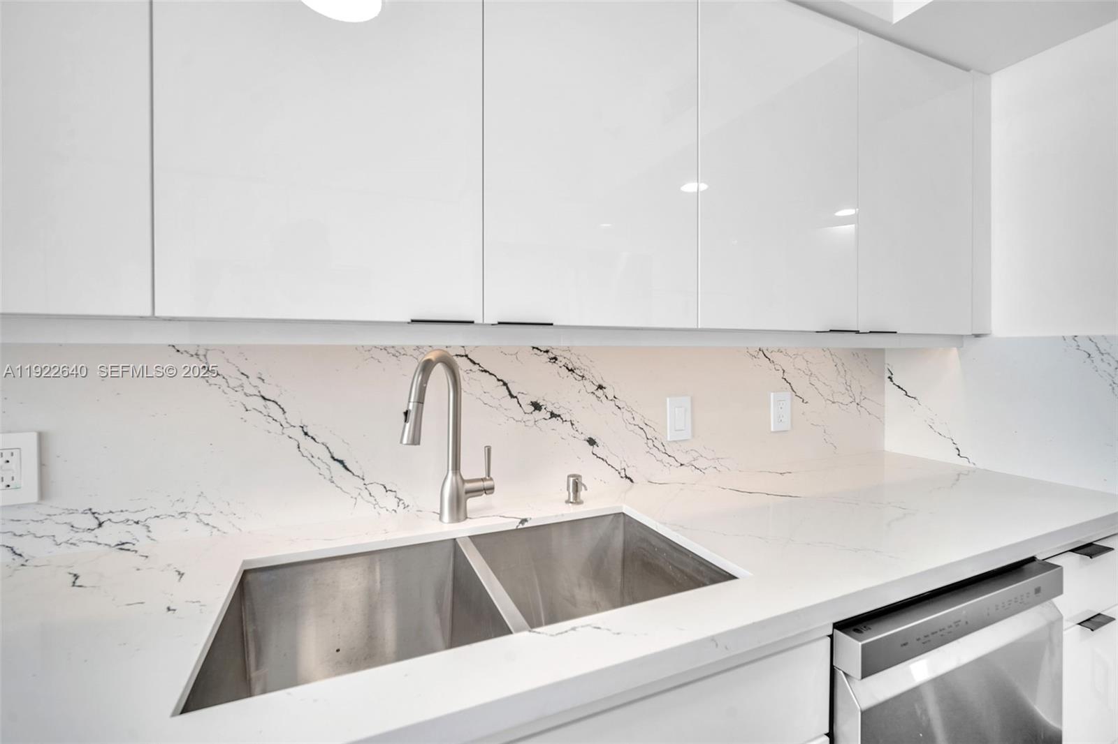 16445 Collins Ave # 2626