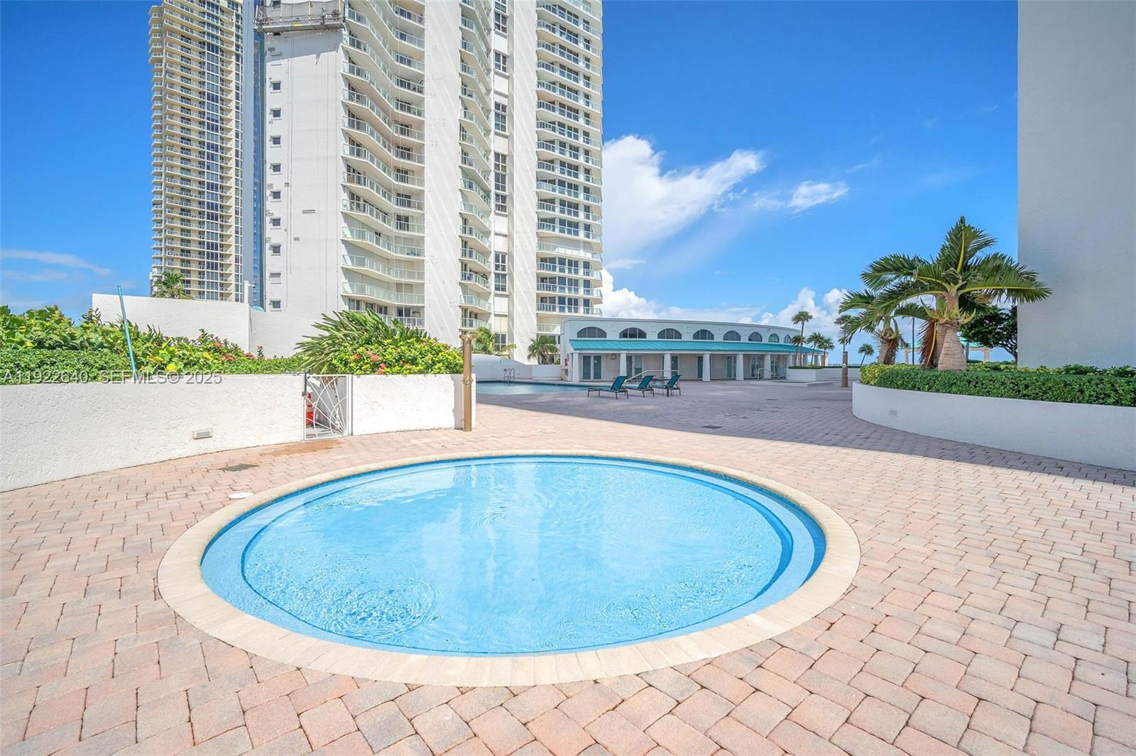16445 Collins Ave # 2626