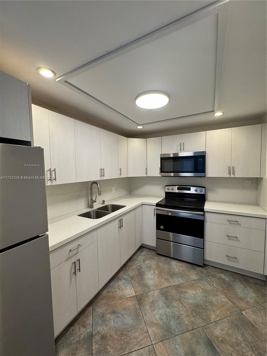 400 Kings Point Dr # 222