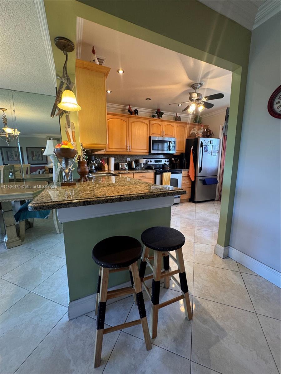 1000 NE 14th Ave # 703