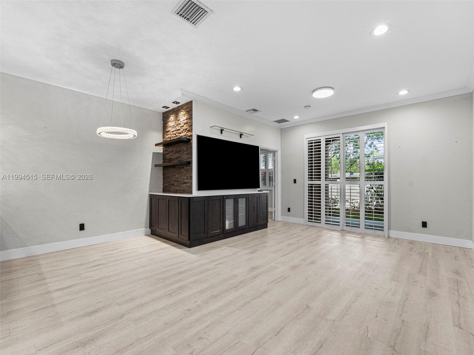 4851 Bonsai Cir # 101