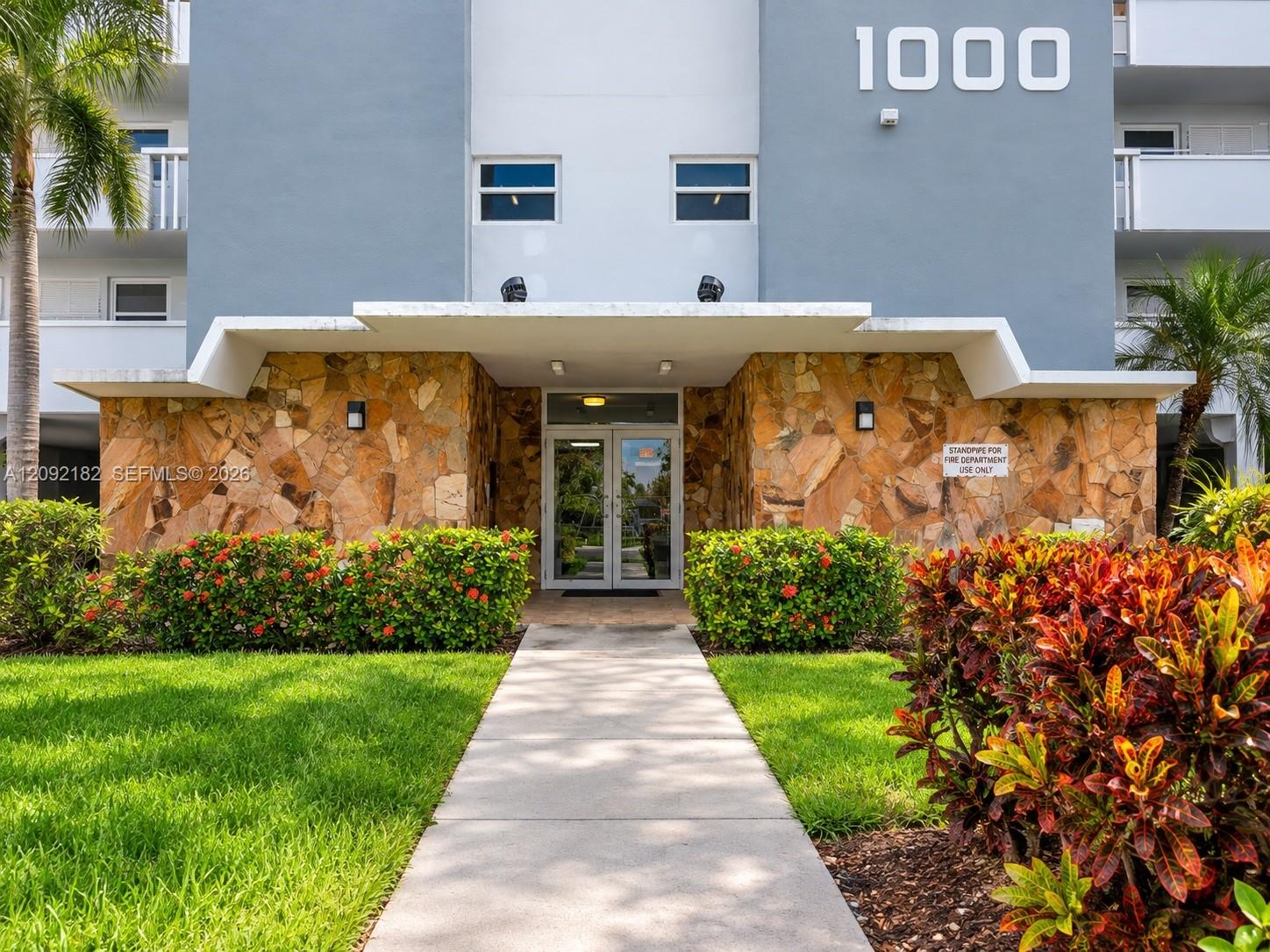 1000 NE 14th Ave # 703