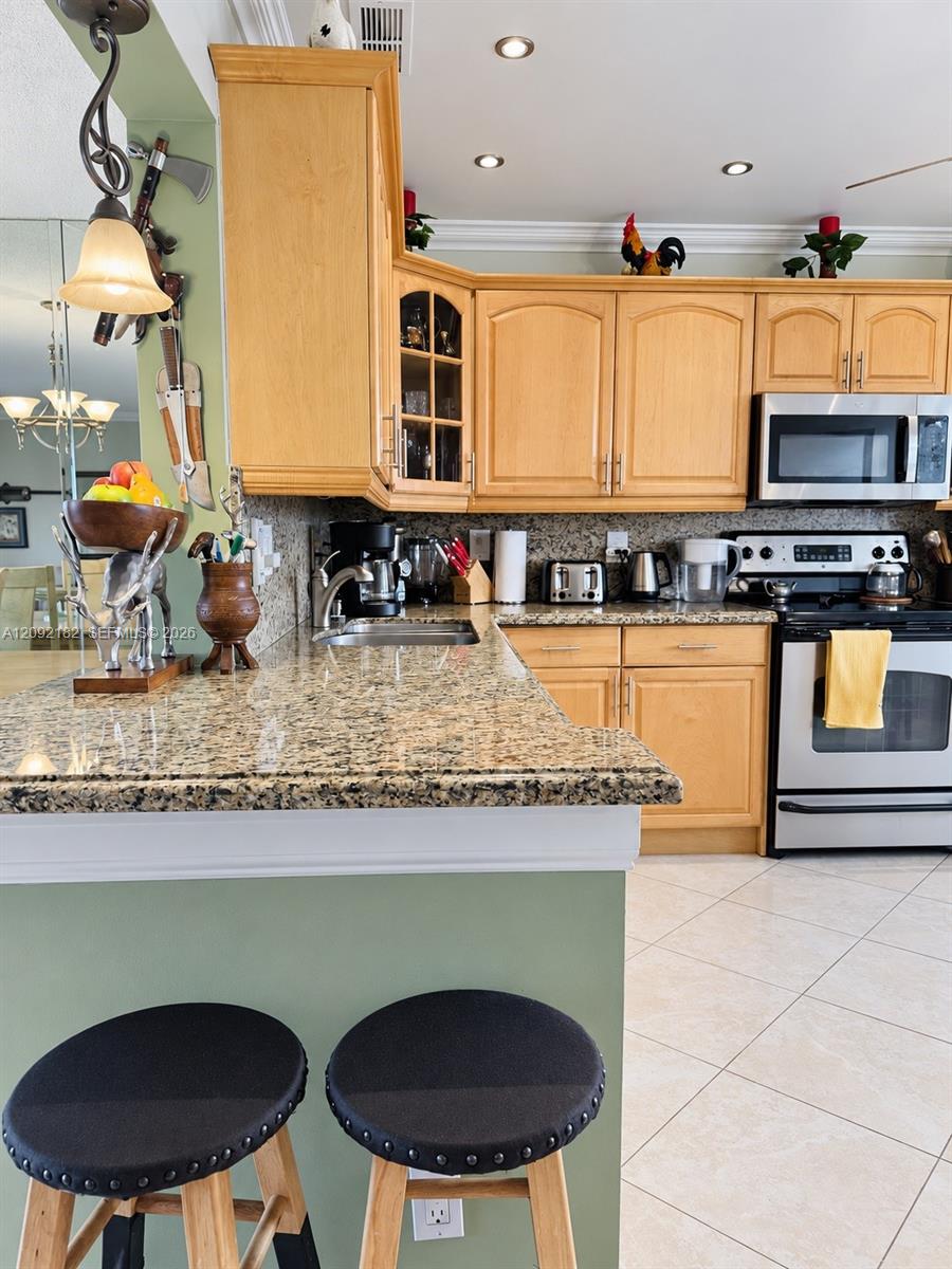 1000 NE 14th Ave # 703