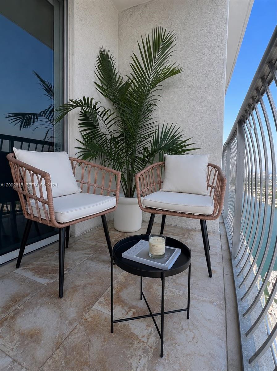 1750 N Bayshore Dr # 4608