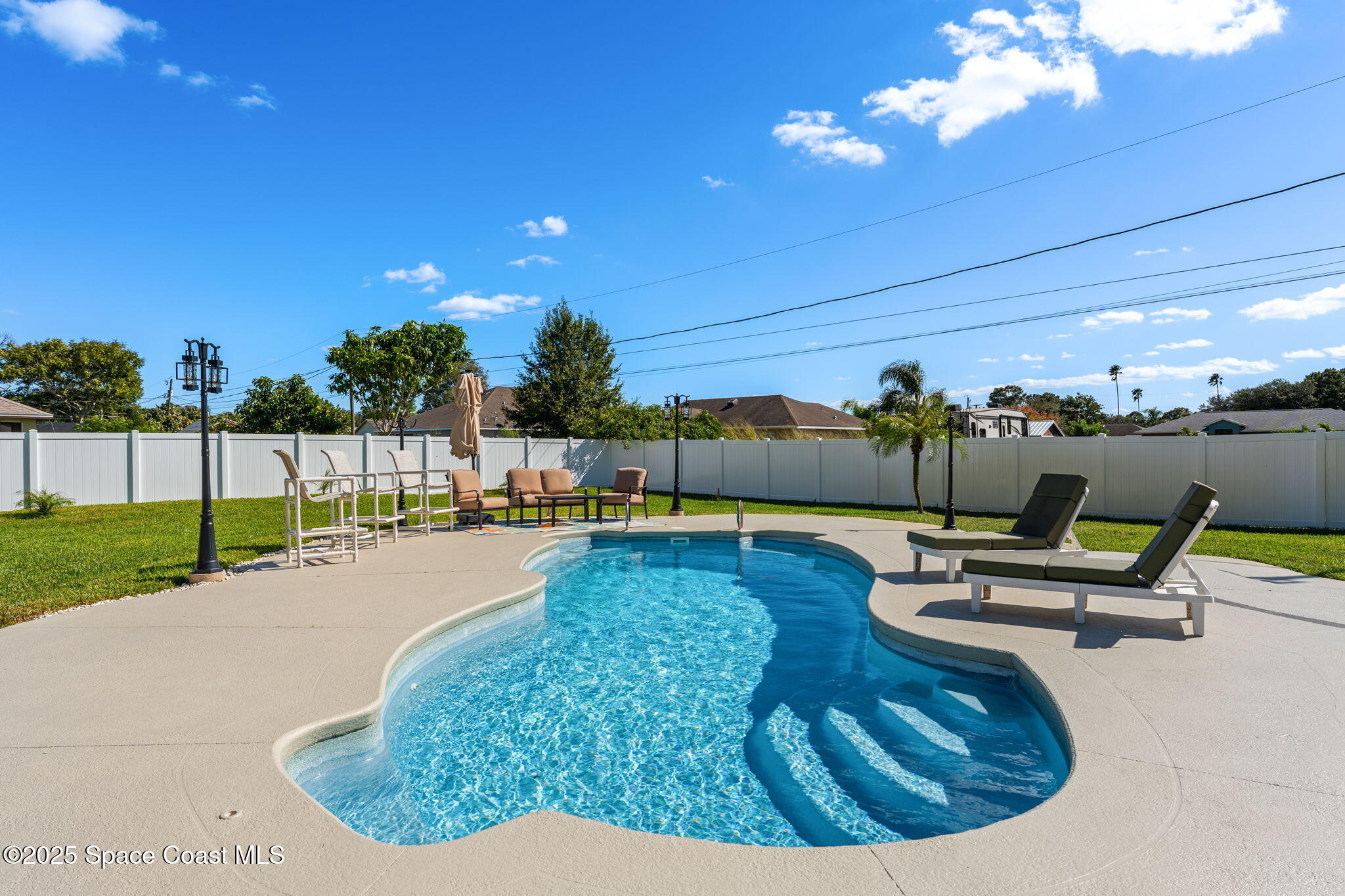 658 Binney Street NE