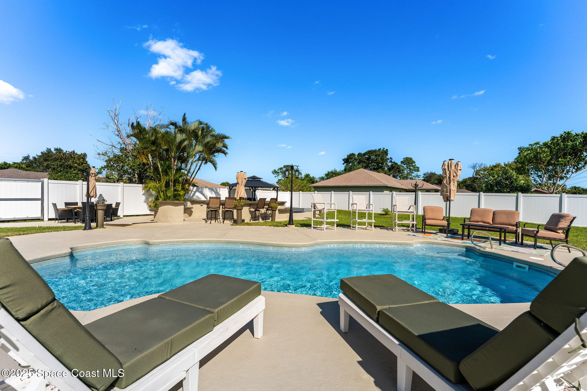 658 Binney Street NE