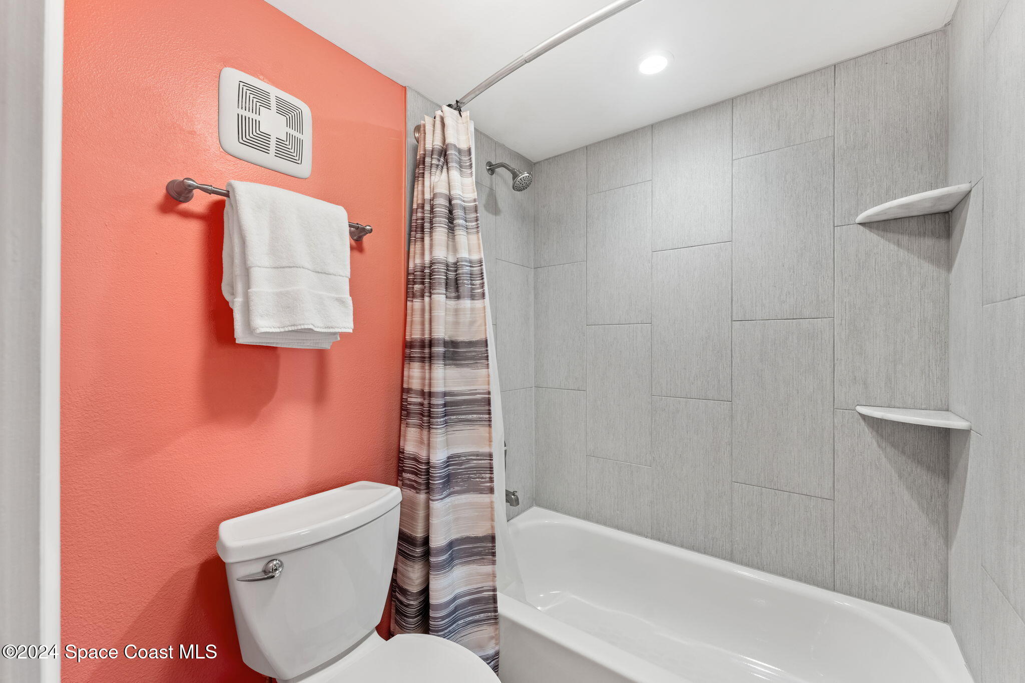 1209 E New Haven Avenue 301