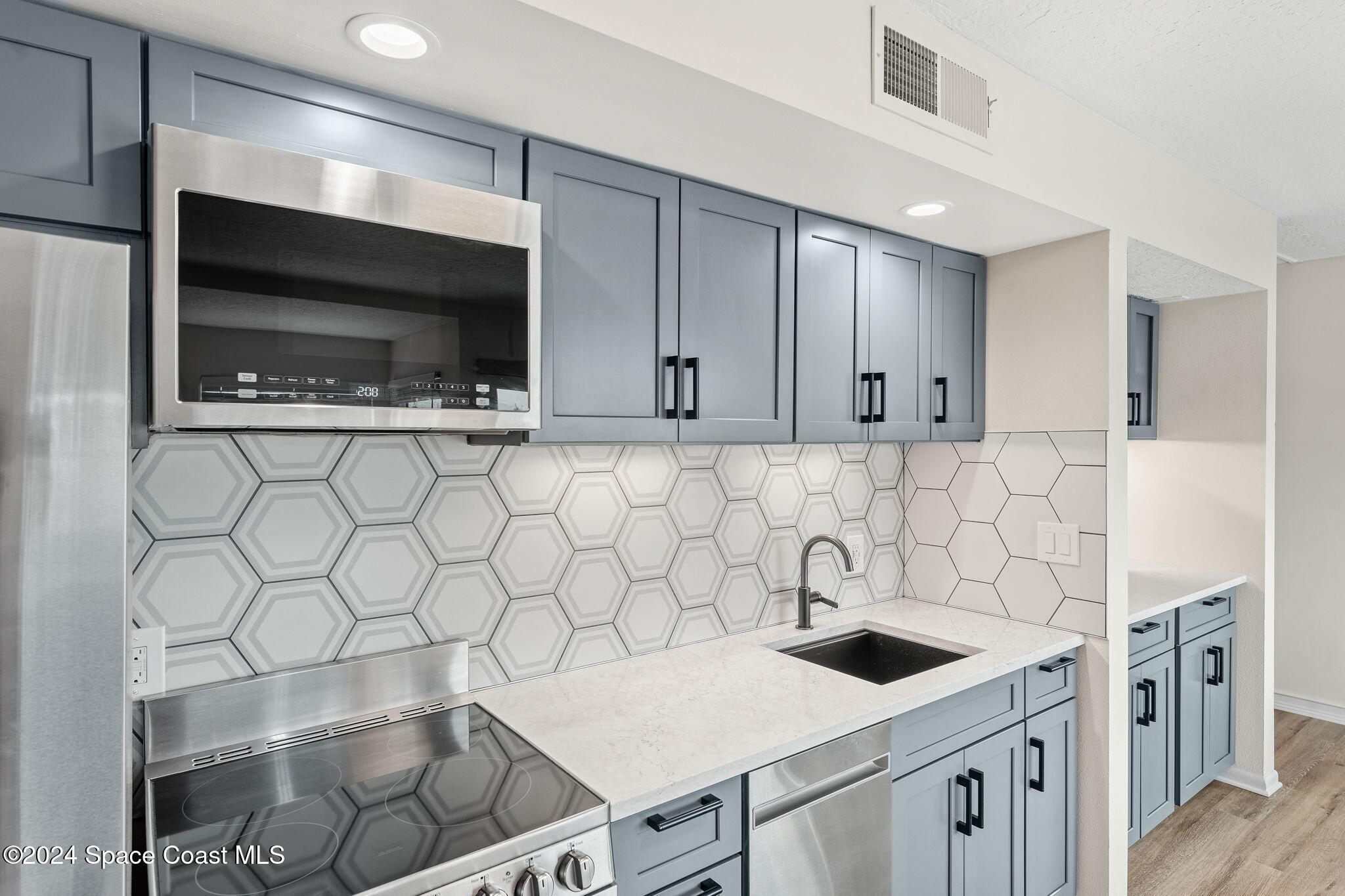 1209 E New Haven Avenue 301