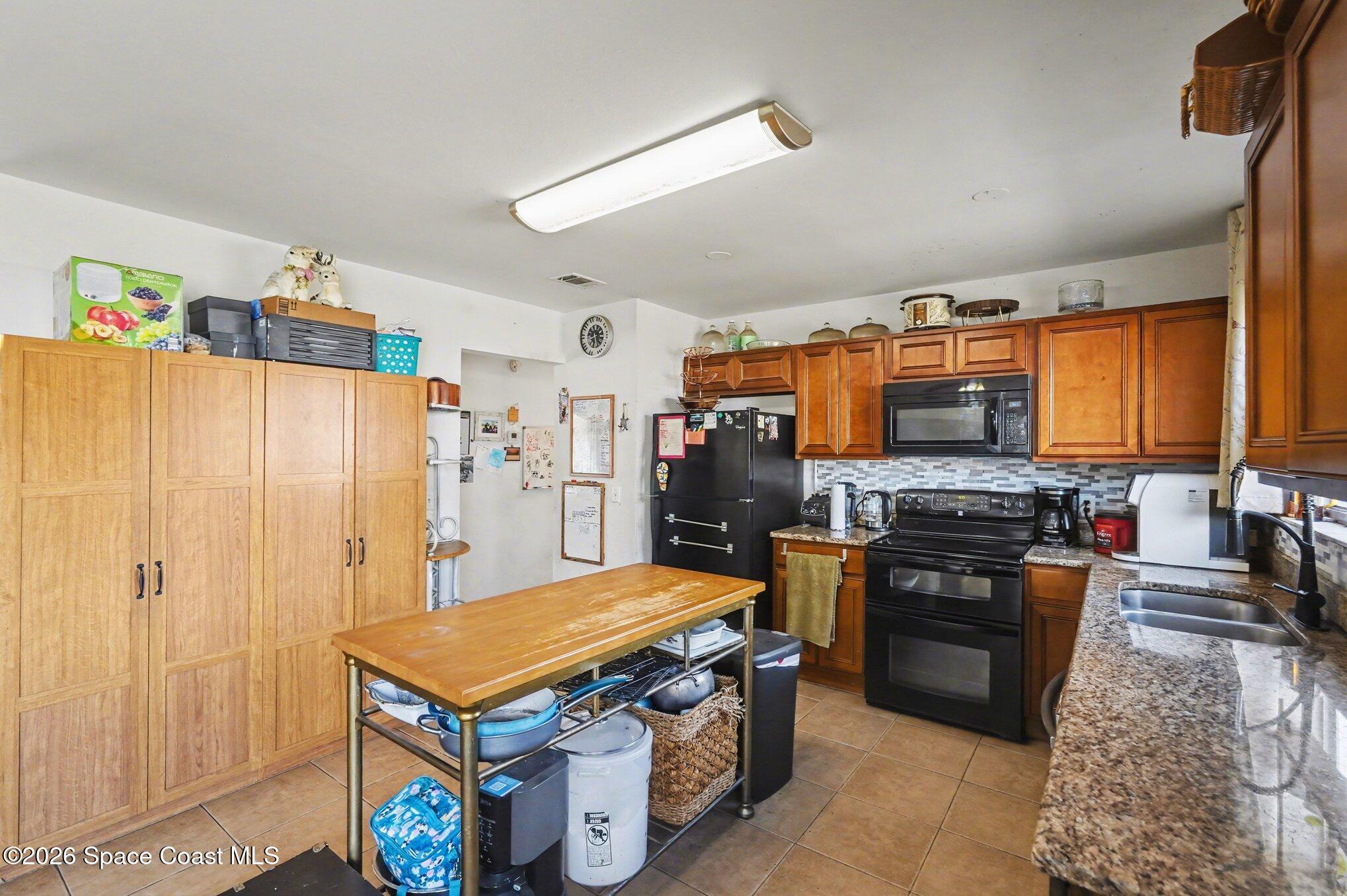 1076 Galty Circle NE