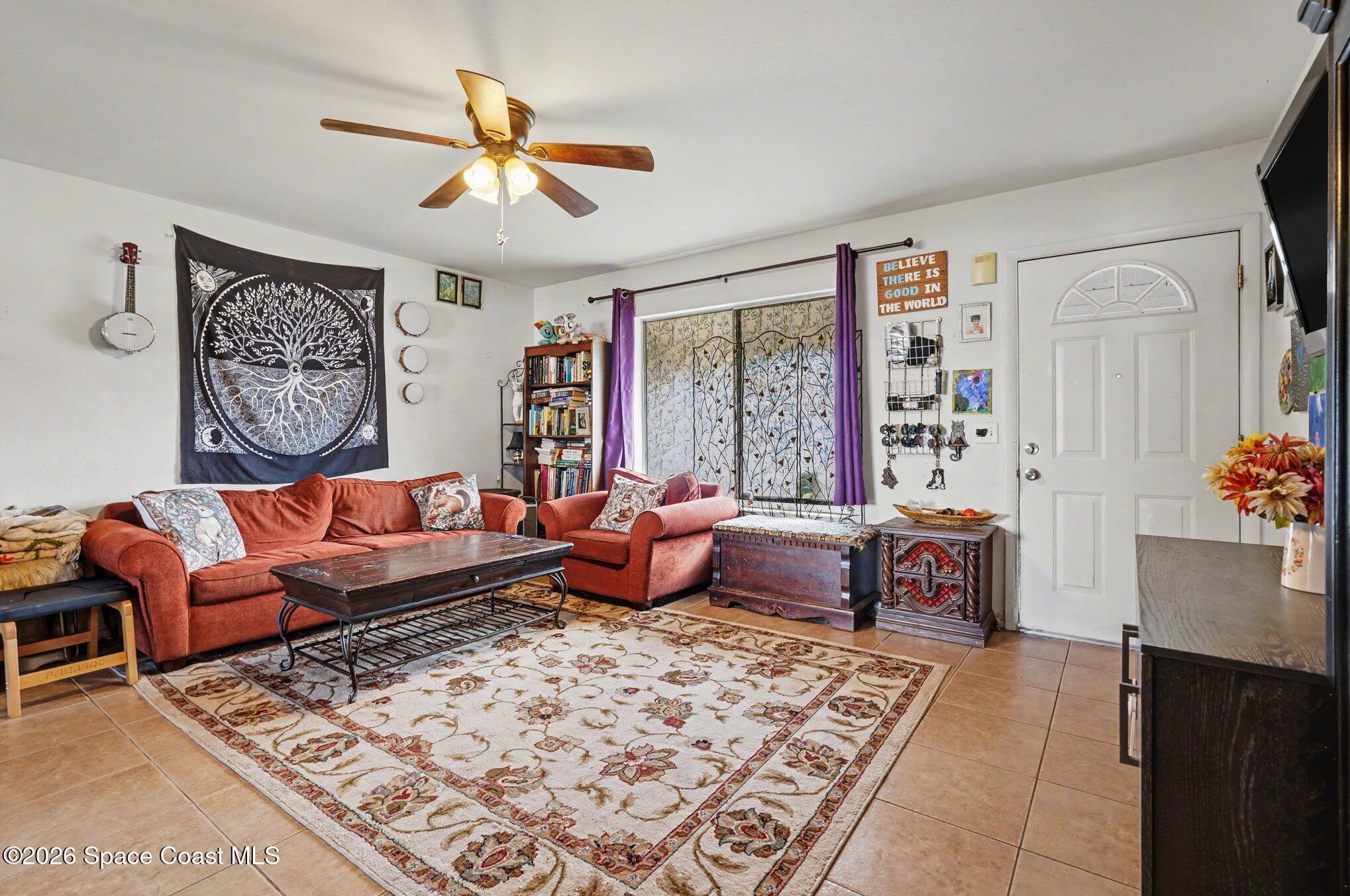 1076 Galty Circle NE