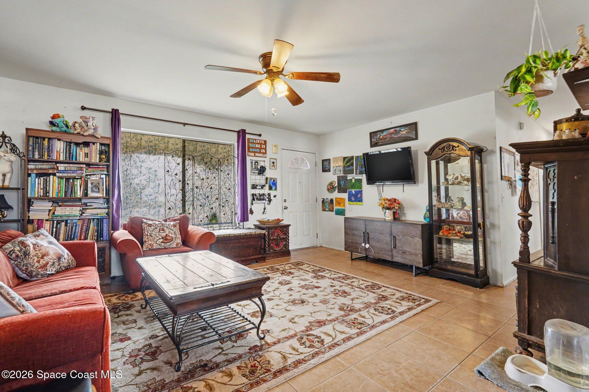 1076 Galty Circle NE