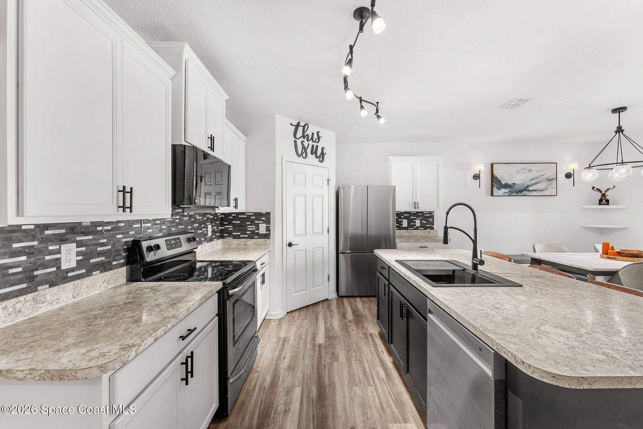 202 Alamere Drive SW