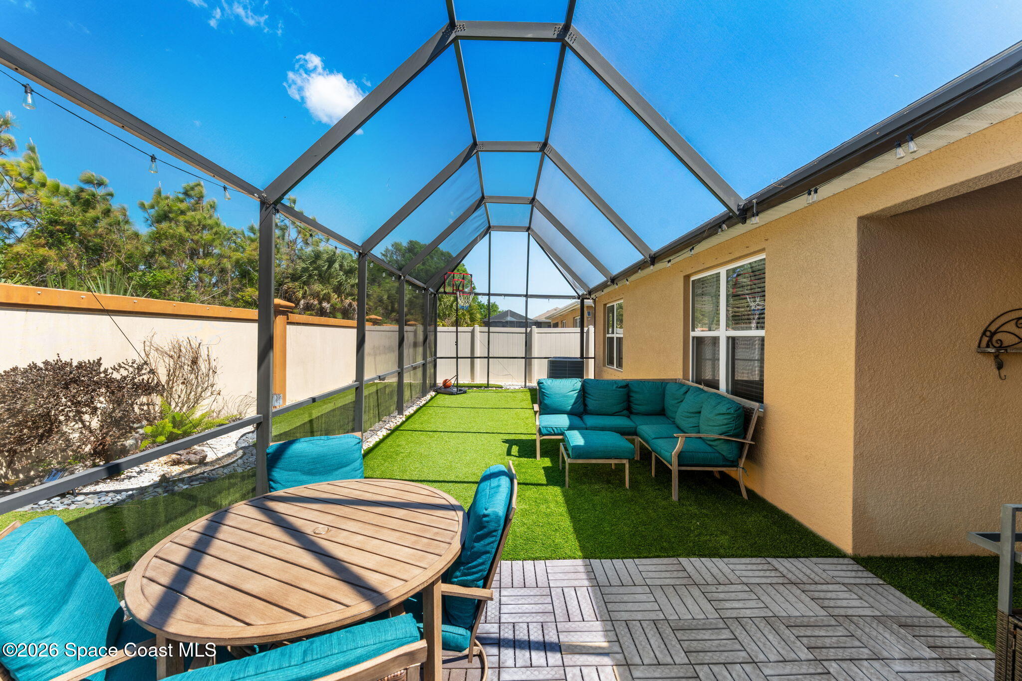202 Alamere Drive SW