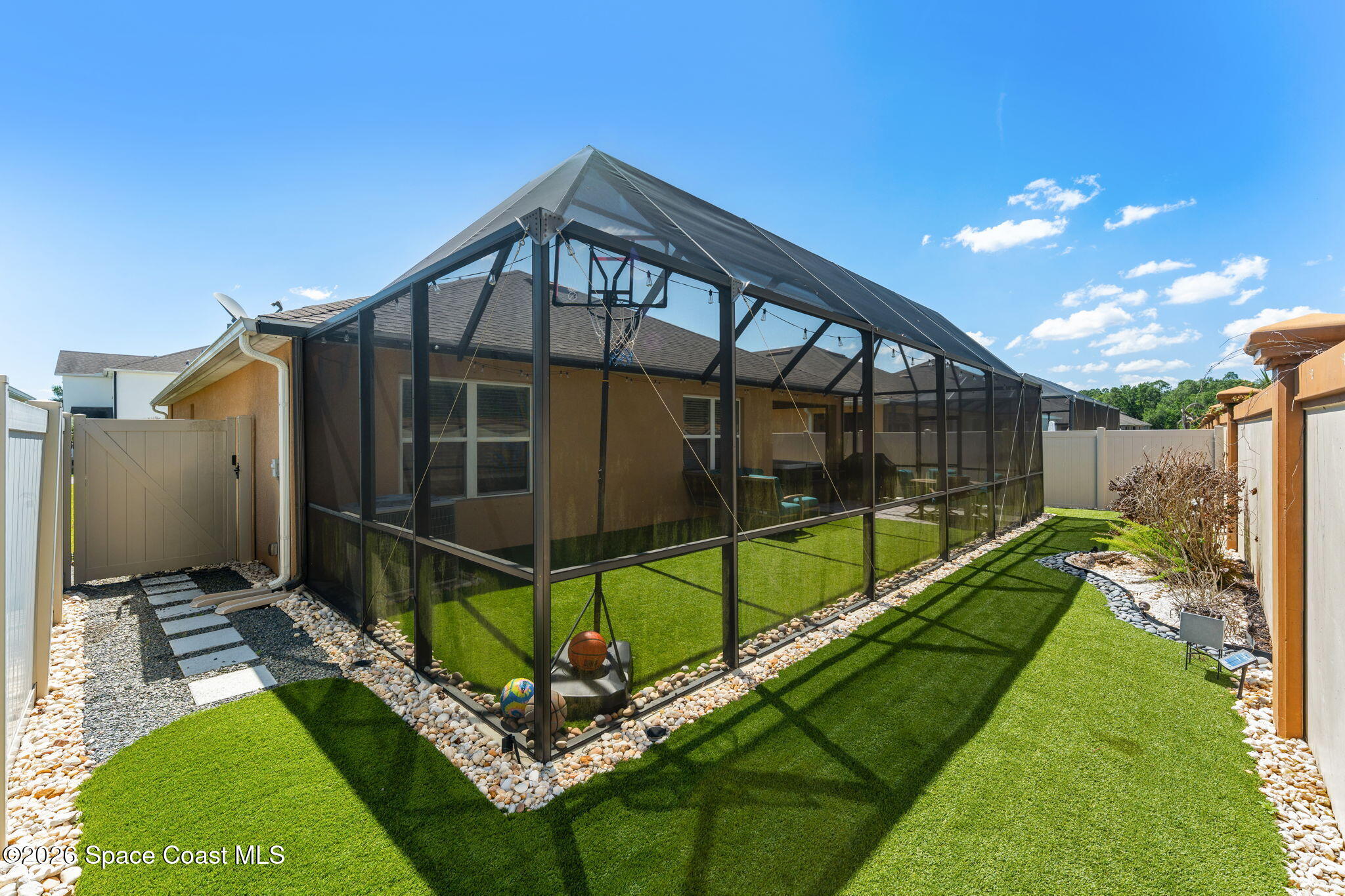 202 Alamere Drive SW