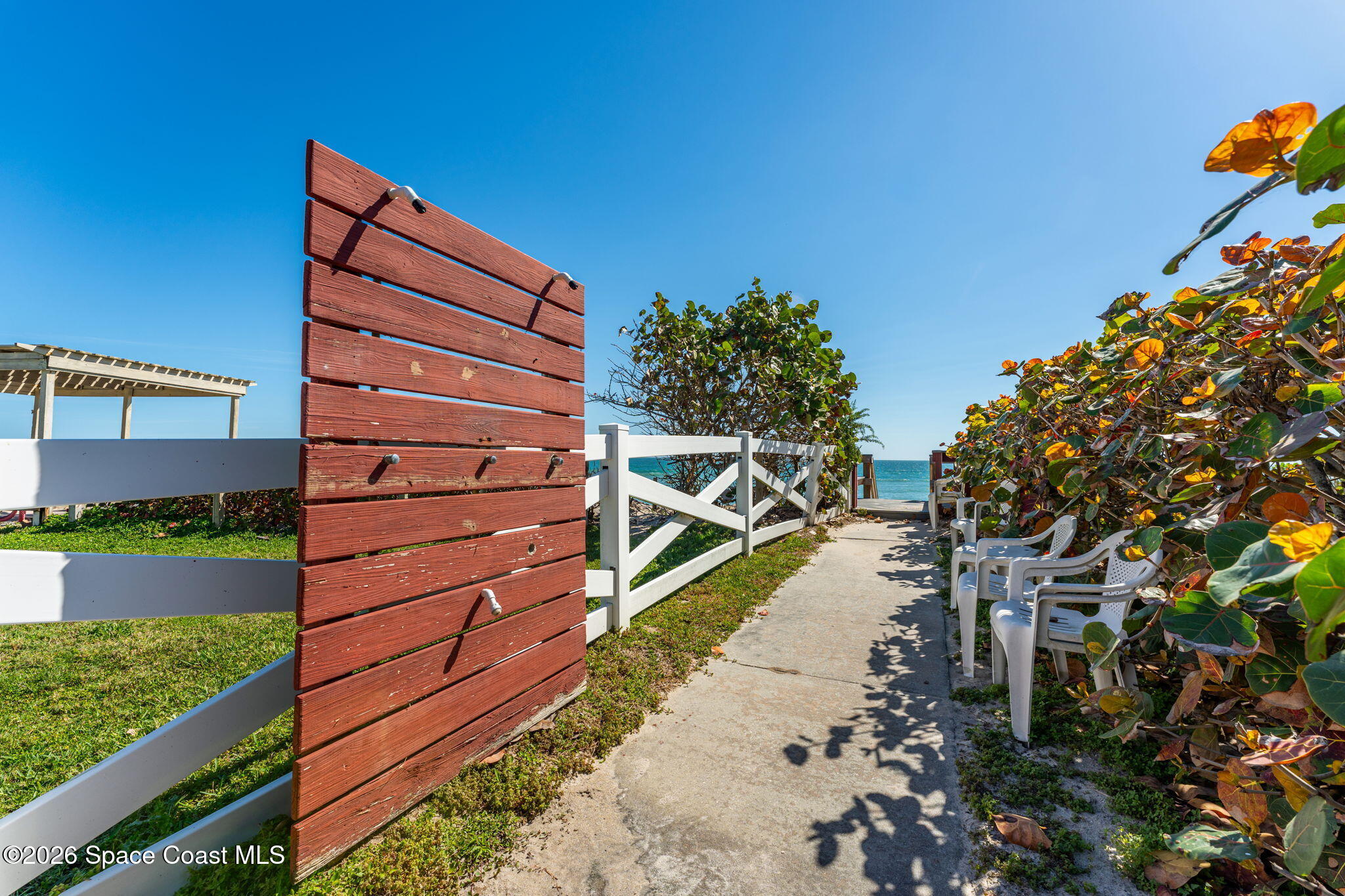 327 Island Drive